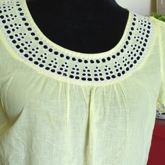 Elegant Yellow Eyelet Blouse With Bib Collar And Embellishments - Picture 2 of 5
